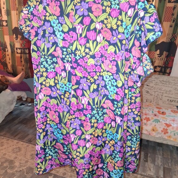 COLORFUL WOMANS PLUS SIXED TOP - Picture 2 of 3